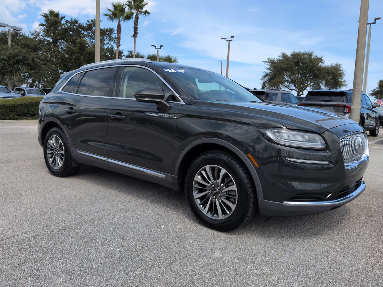 Used 2022 Lincoln Nautilus FWD w/ Premium Package image 2