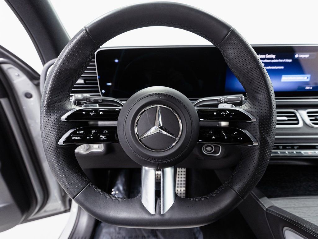 Certified 2025 Mercedes-Benz GLE 450e 4MATIC w/ AMG Line Interior image 11
