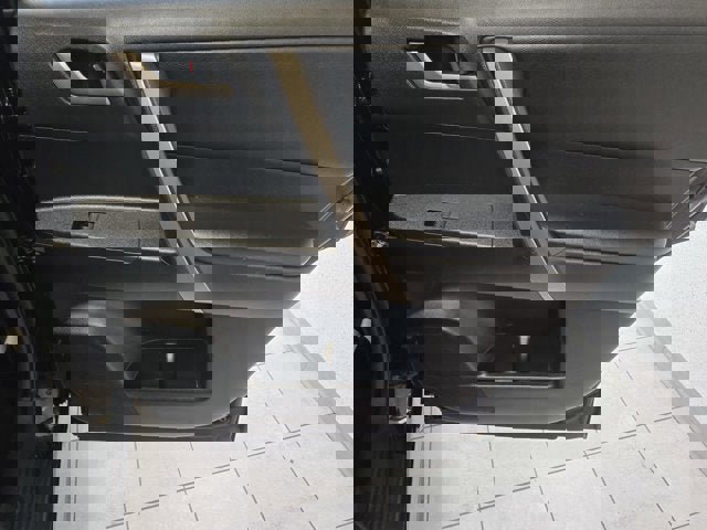 Used 2010 Toyota Highlander SE image 6