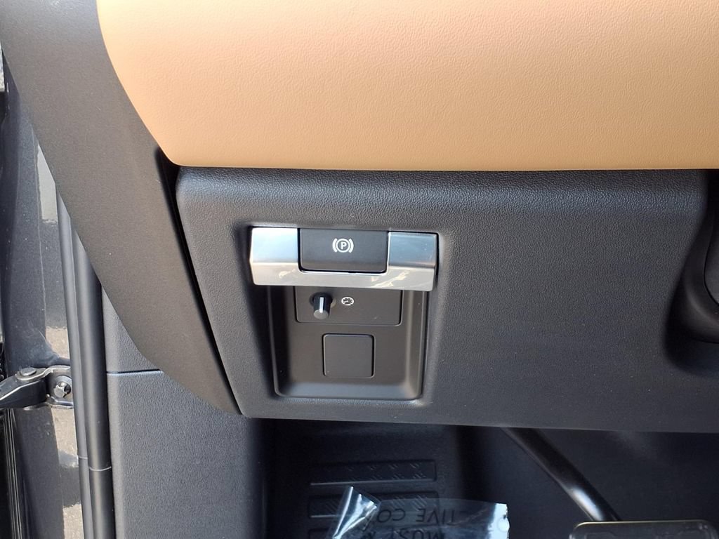 Used 2025 Land Rover Defender 130 V8 AWD/4WD image 20