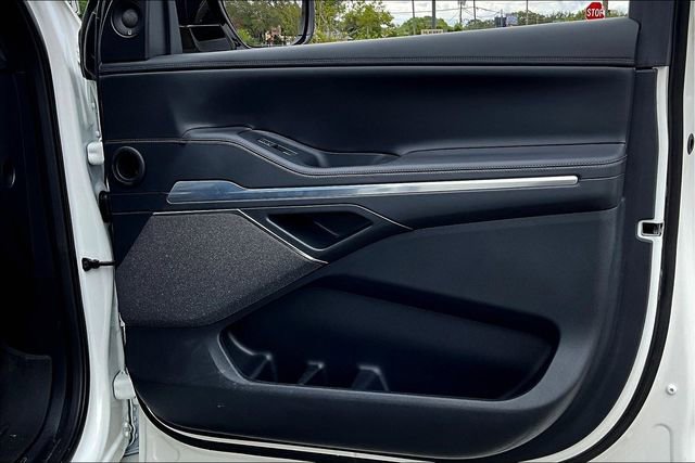 Used 2025 Lincoln Navigator Reserve w/ Jet Appearance Package image 28