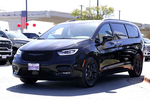 New 2026 Chrysler Pacifica Limited image 7