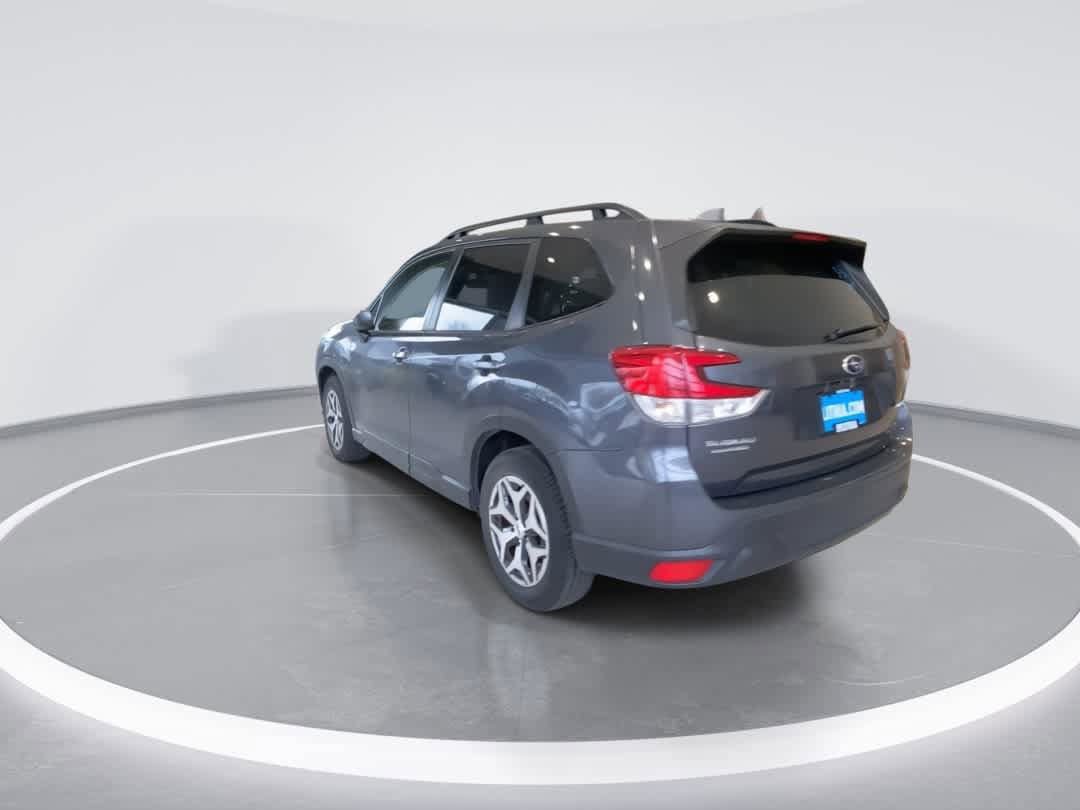 Used 2022 Subaru Forester Premium AWD/4WD image 6