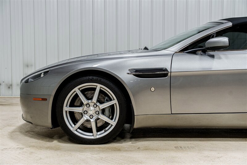 Used 2008 Aston Martin V8 Vantage Roadster RWD image 3