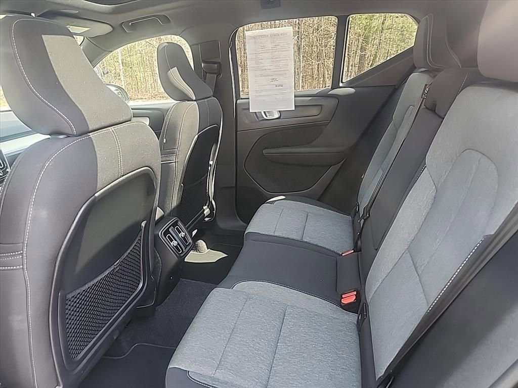 Certified 2025 Volvo XC40 B5 Core AWD/4WD image 29