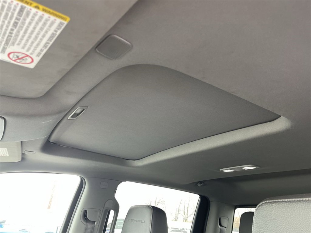 Used 2022 GMC Sierra 3500 Denali image 8