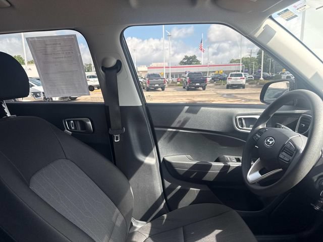 Used 2025 Hyundai Venue SE FWD image 14