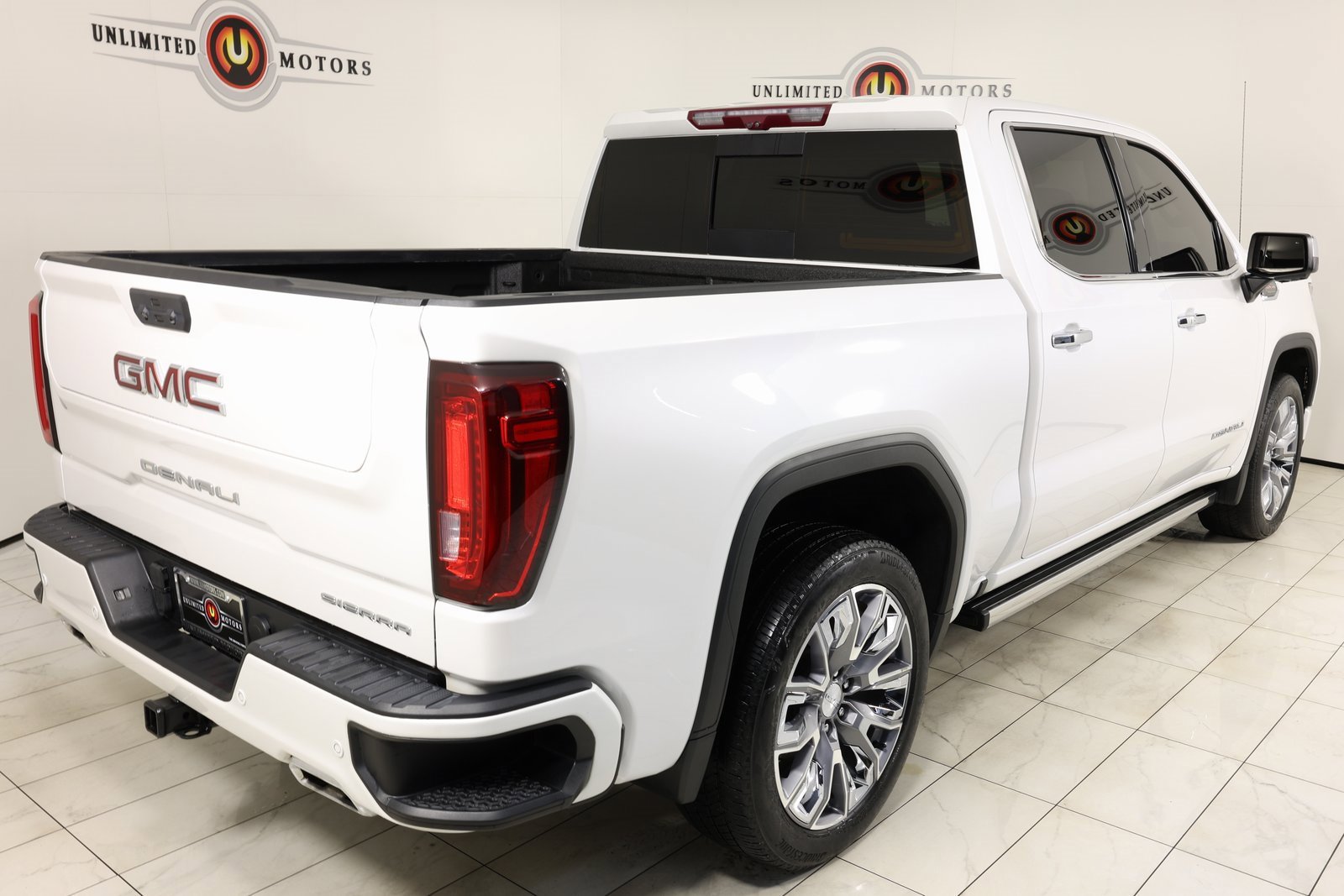 Used 2023 GMC Sierra 1500 Denali w/ Denali Reserve Package image 3