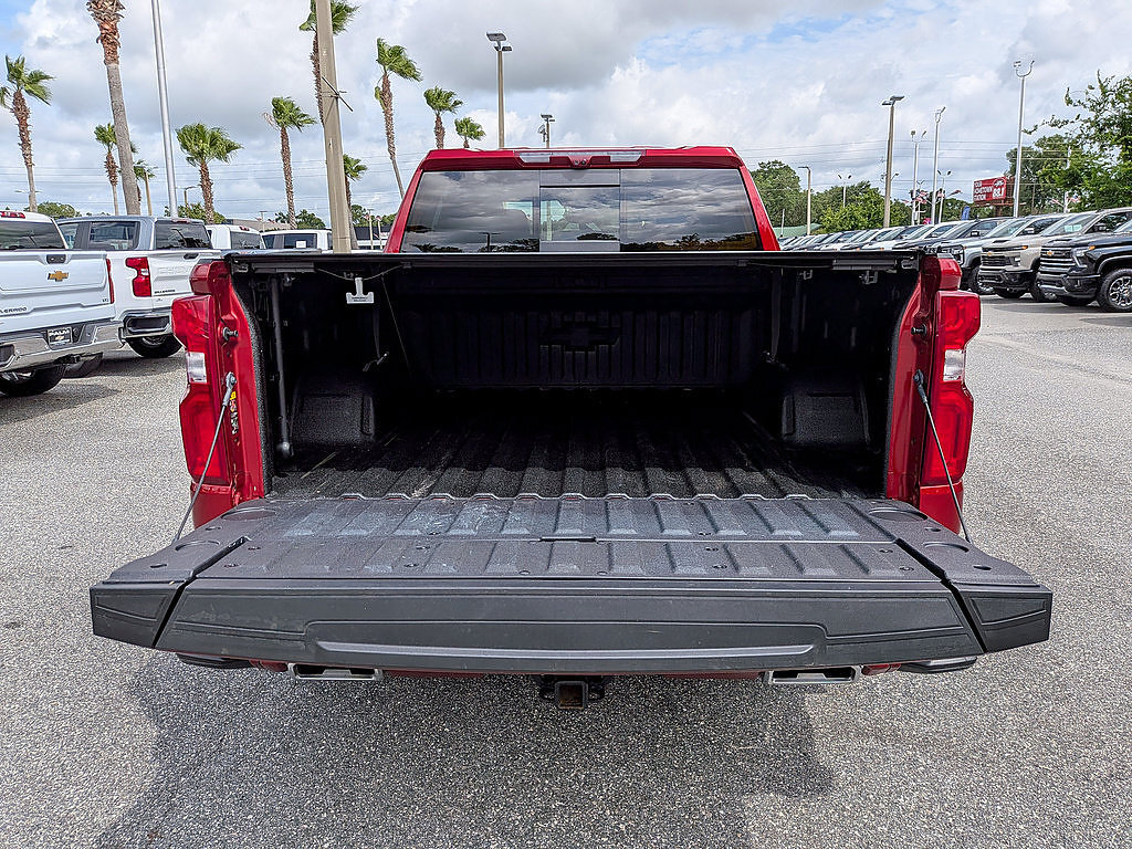 Certified 2025 Chevrolet Silverado 1500 High Country AWD/4WD image 29
