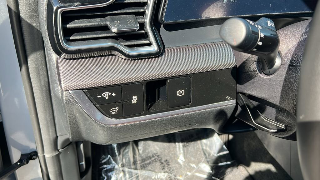 Used 2025 Kia Sportage SX image 16