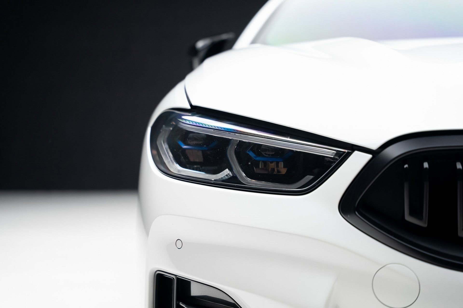 Used 2023 BMW M850i xDrive Coupe w/ M Sport Professional Package image 9