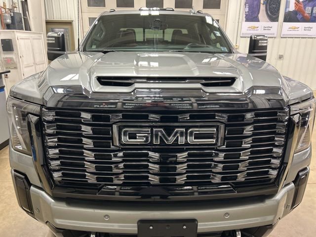 Used 2025 GMC Sierra 3500 Denali Ultimate image 3