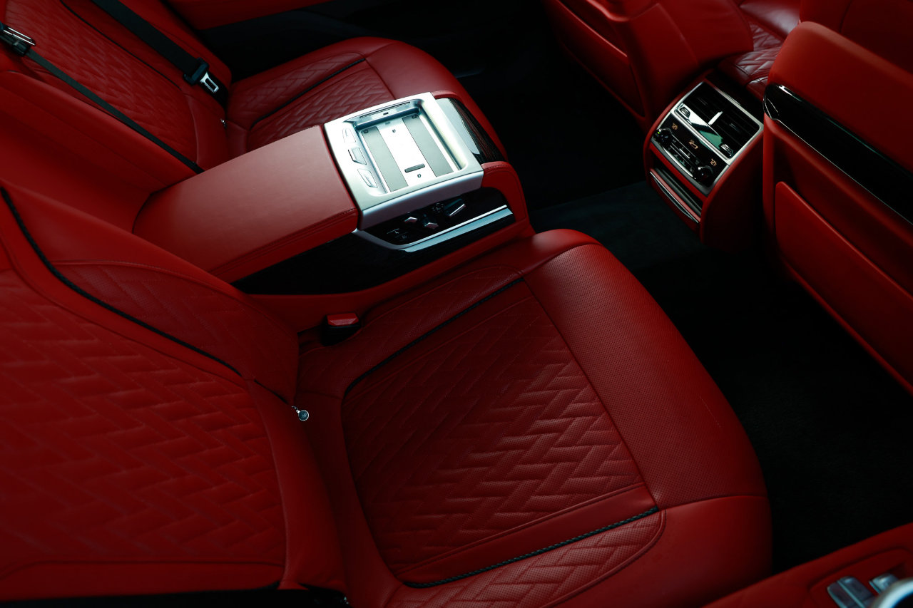 Used 2021 BMW 750i xDrive w/ Luxury Rear Seating Package image 14