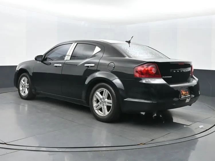 Used 2013 Dodge Avenger SXT image 9