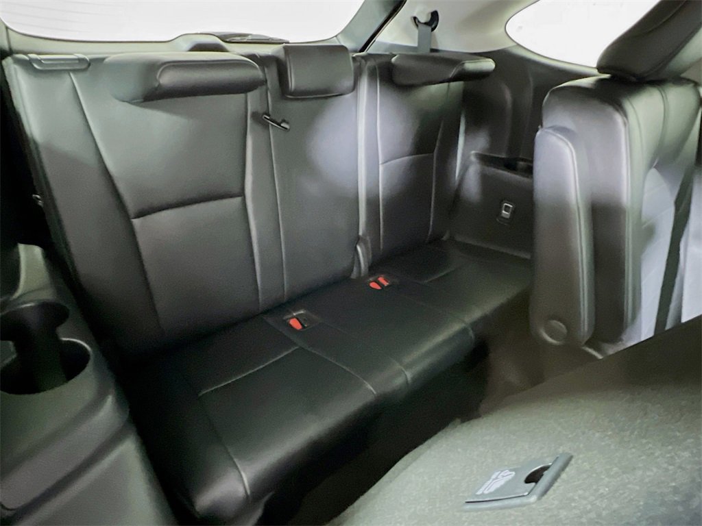 Certified 2024 Toyota Highlander XLE image 25