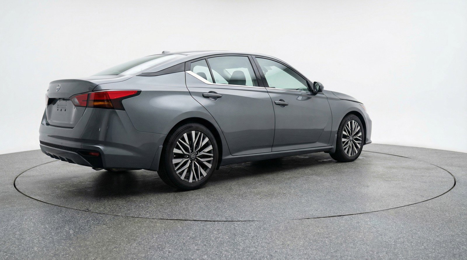 Used 2025 Nissan Altima 2.5 SV image 9