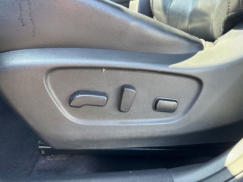 Used 2019 Nissan Rogue SL FWD image 18