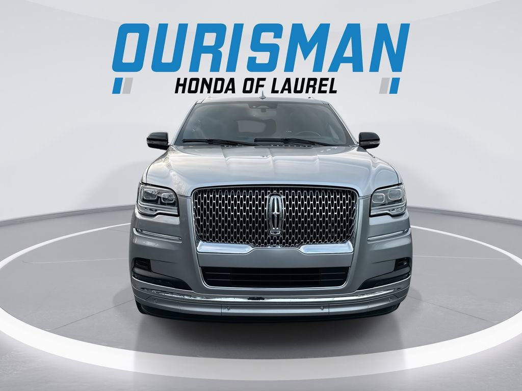 Used 2023 Lincoln Navigator Reserve image 3