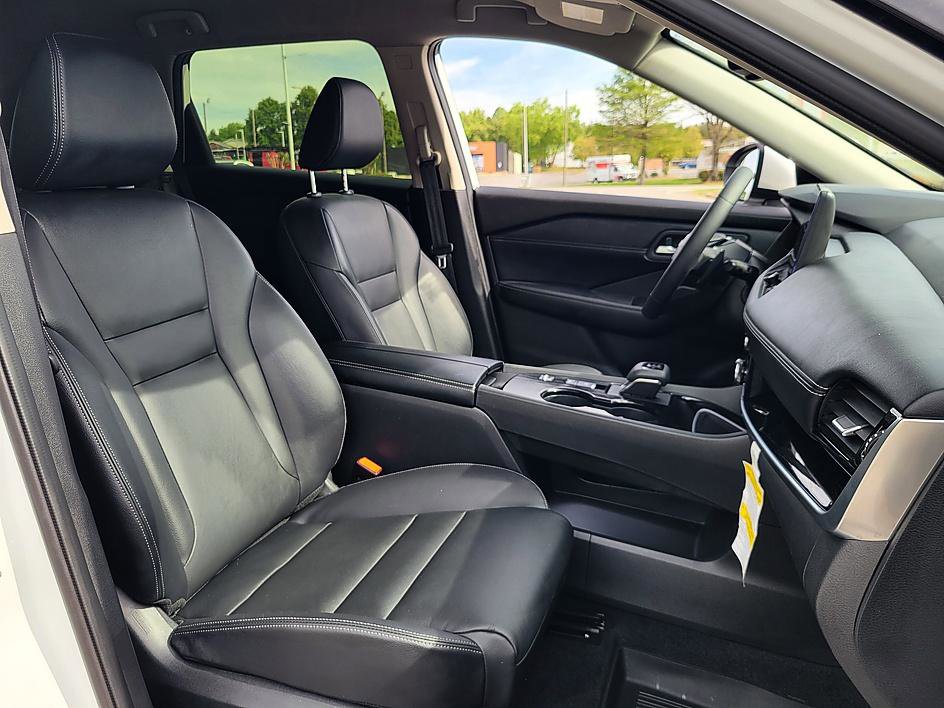 Certified 2025 Nissan Rogue SL image 17