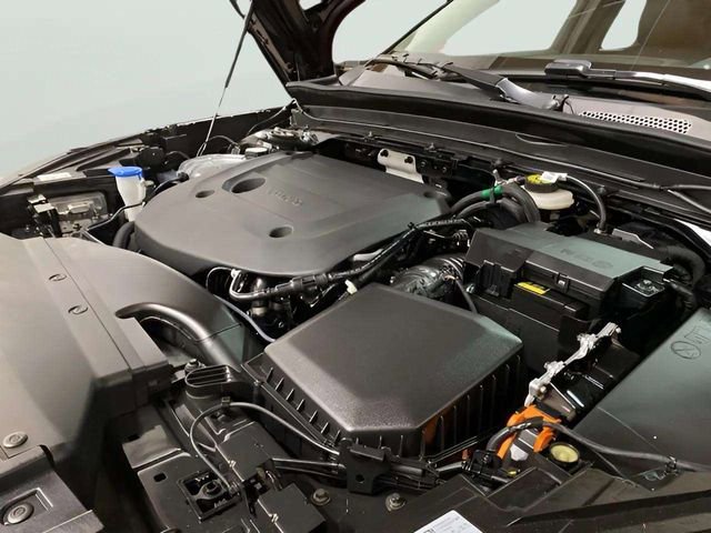 Used 2025 Volvo XC40 B5 Plus image 81