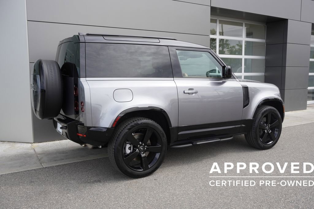 Used 2024 Land Rover Defender 90 X-Dynamic SE AWD/4WD image 4