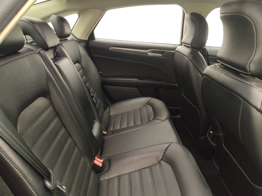 Used 2018 Ford Fusion SE w/ Fusion SE Technology Package FWD image 19