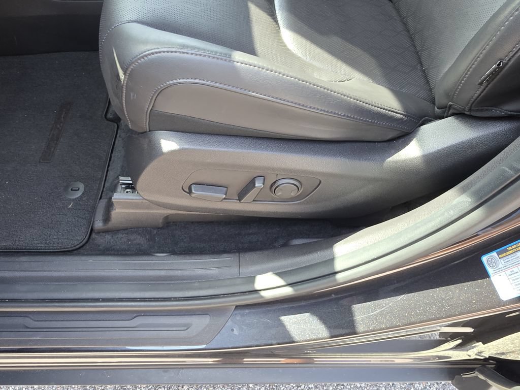 Used 2022 Kia Carnival LX FWD image 17