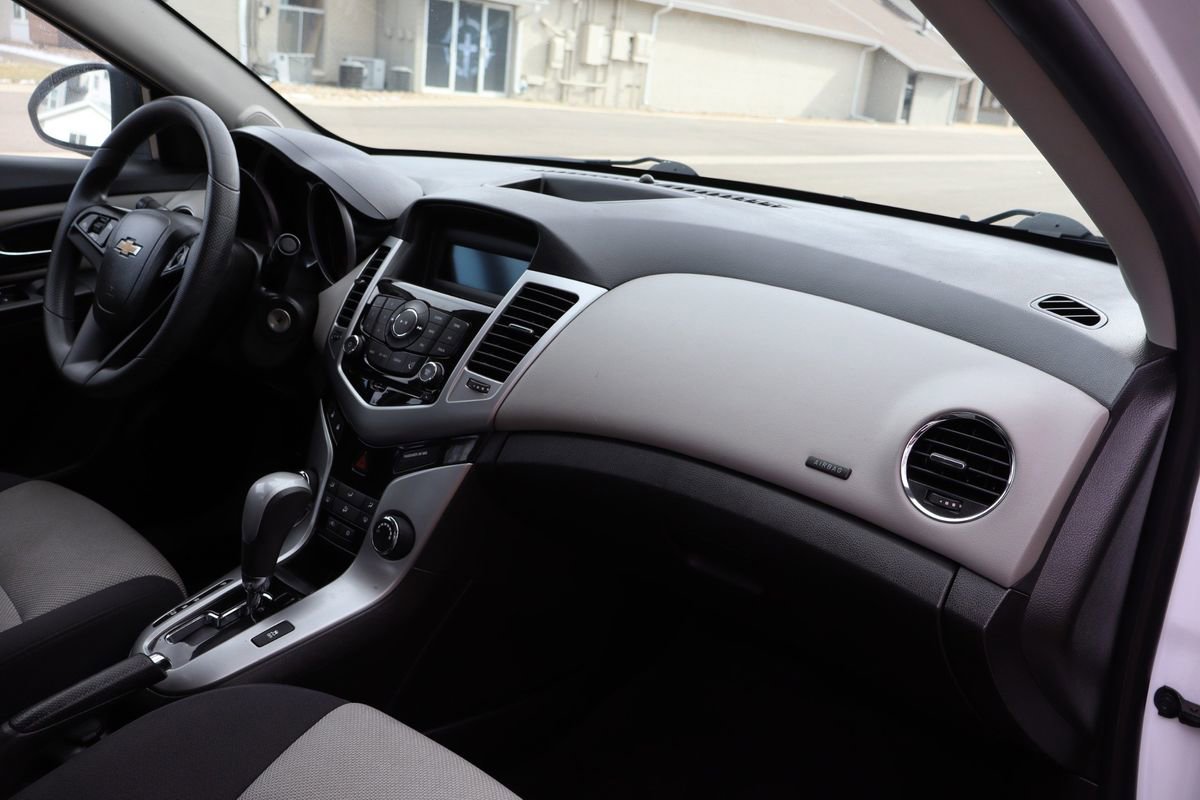 Used 2014 Chevrolet Cruze LS image 17