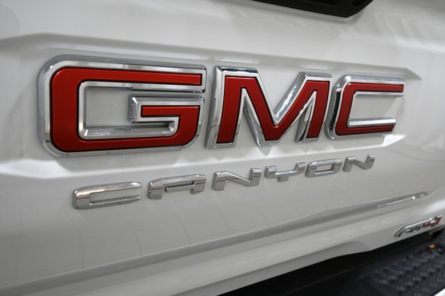 Used 2024 GMC Canyon AT4 image 20