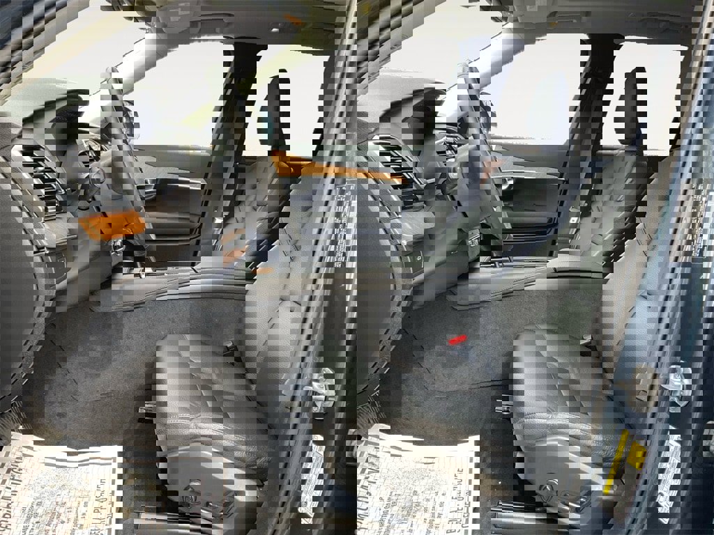 Certified 2025 Volvo XC90 B6 Plus image 9