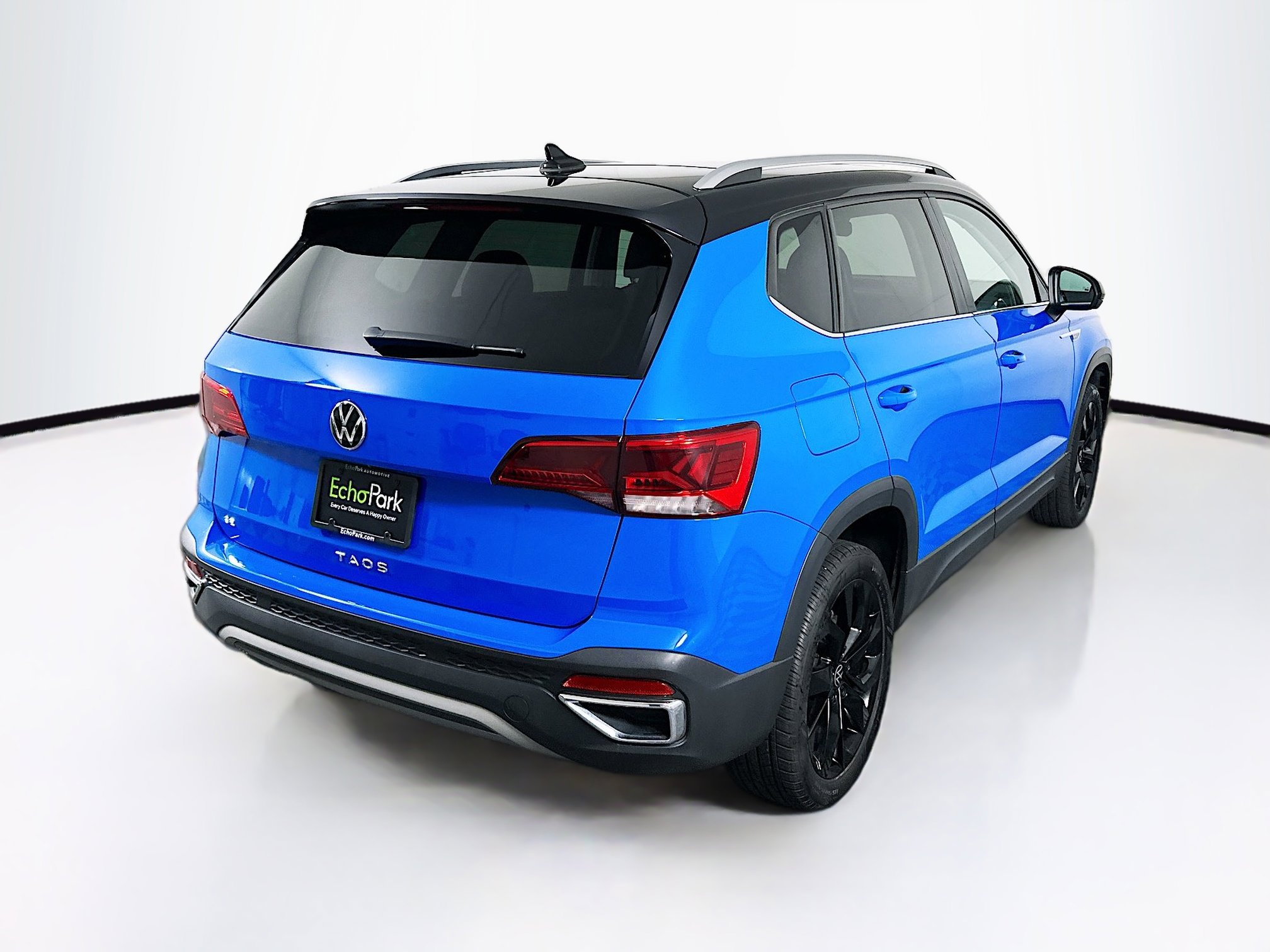 Used 2023 Volkswagen Taos SE FWD image 9