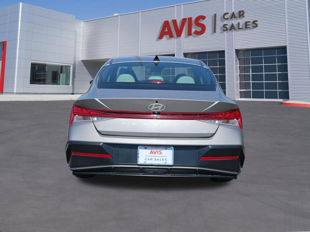 Used 2025 Hyundai Elantra Limited FWD image 5