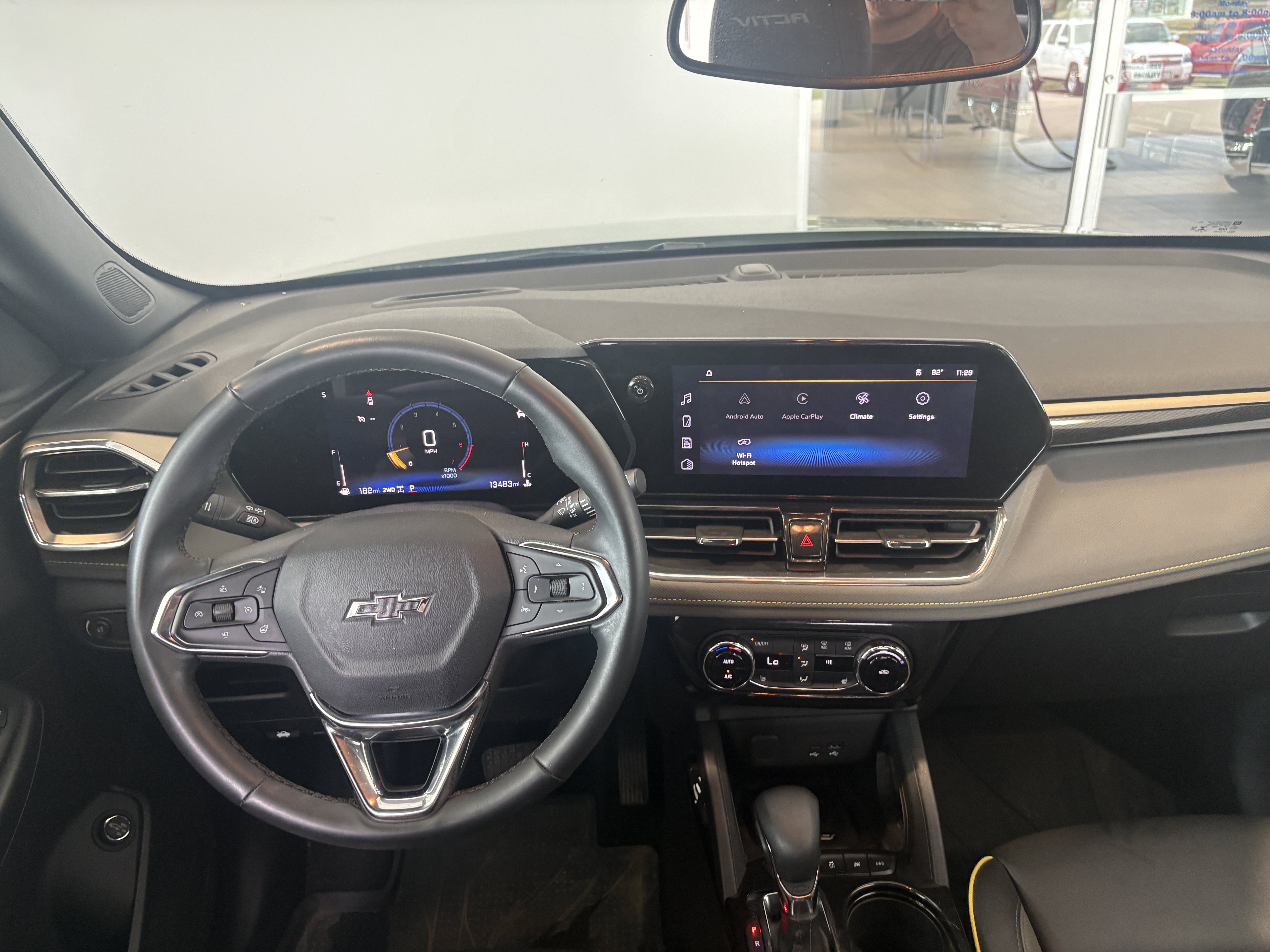 Used 2025 Chevrolet TrailBlazer ACTIV w/ Convenience Package AWD/4WD image 3