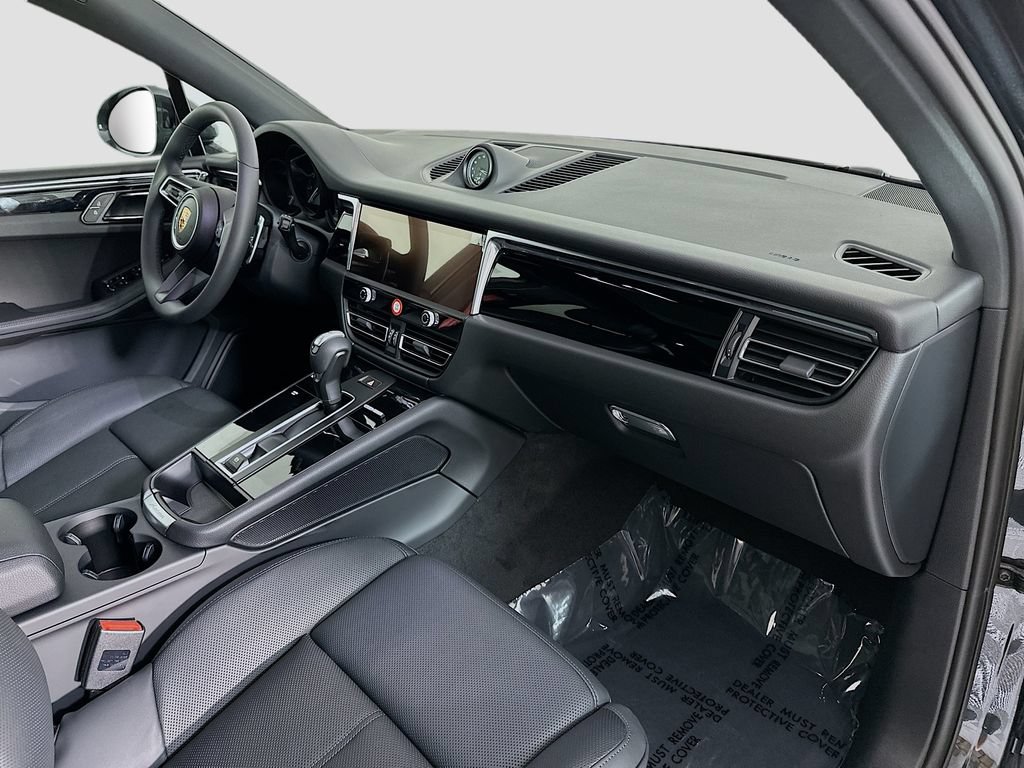 New 2026 Porsche Macan AWD/4WD image 31