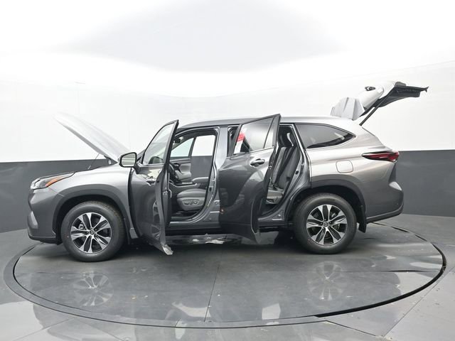 Used 2026 Toyota Highlander XLE image 34