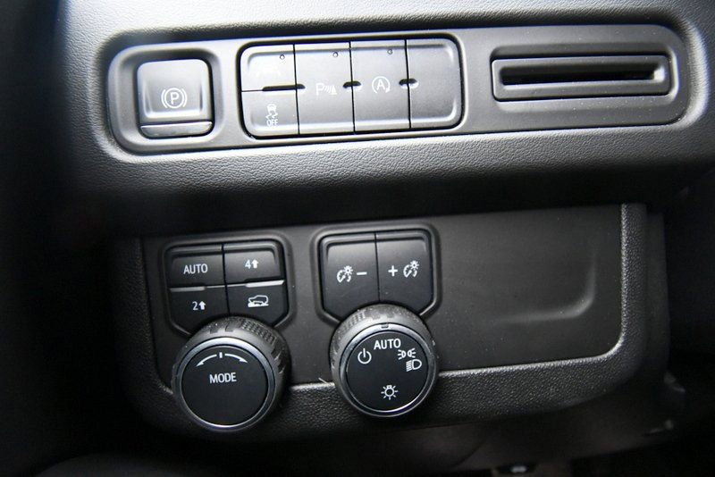 Used 2024 Chevrolet Suburban LT AWD/4WD image 21