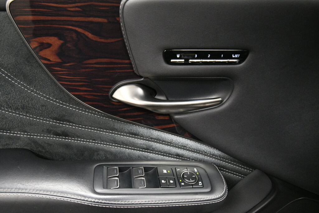 Used 2023 Lexus LS 500 AWD w/ Interior Upgrade Package image 12