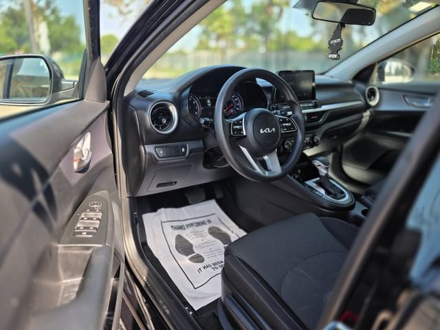Used 2022 Kia Forte LXS FWD image 27