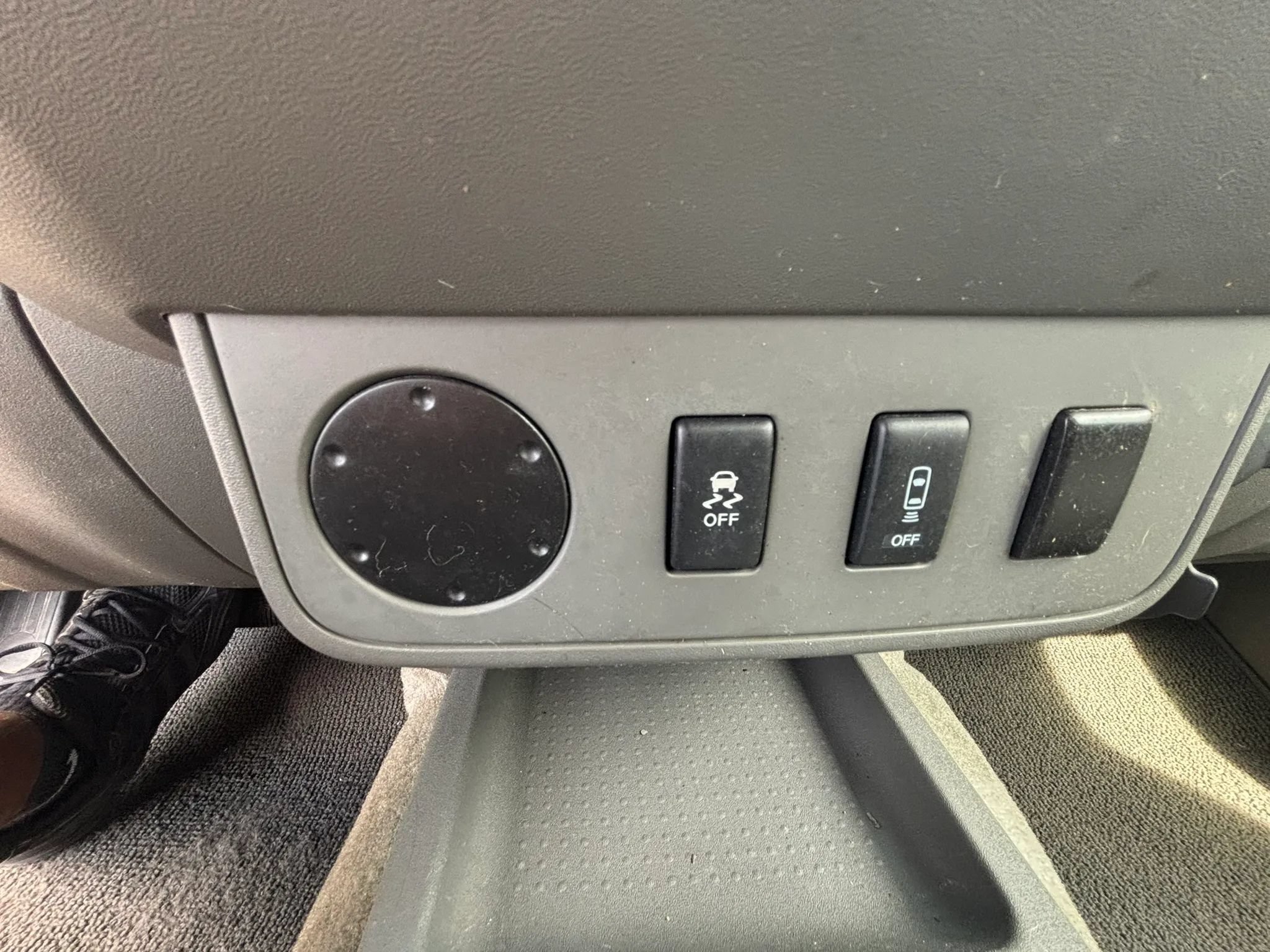 Used 2013 Nissan Frontier SV w/ SV Value Truck Pkg RWD image 17