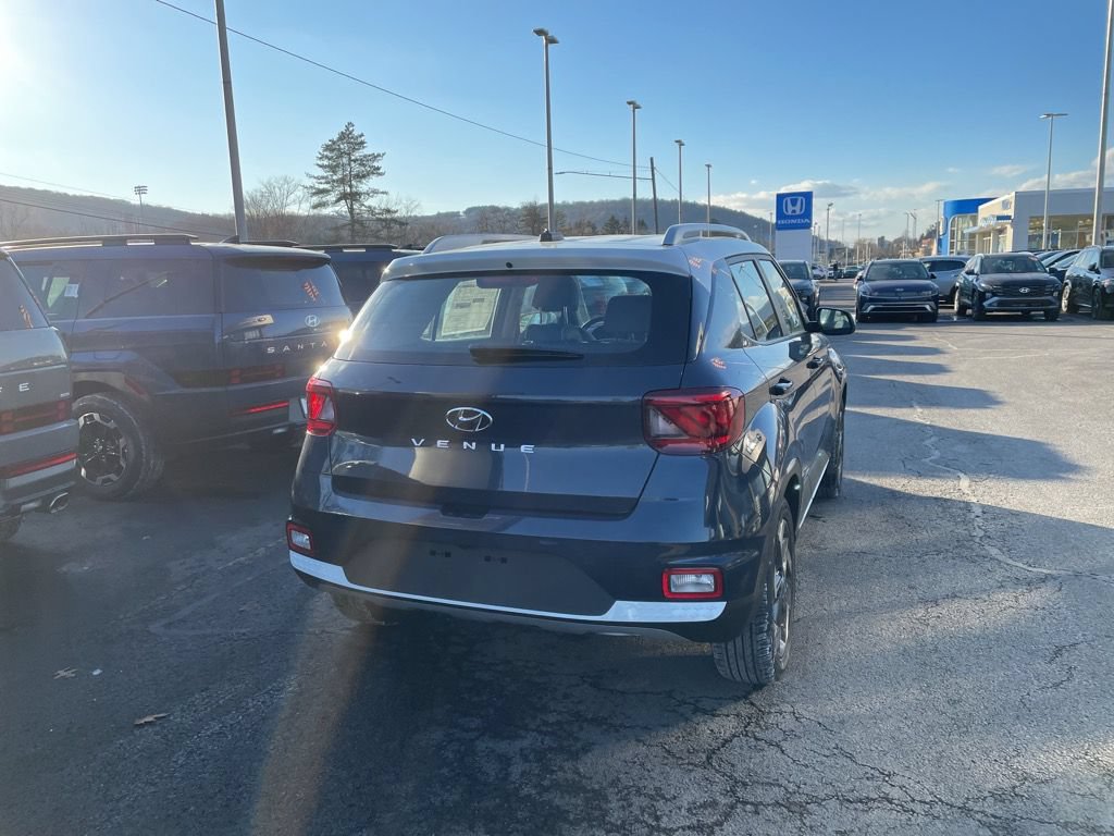 New 2026 Hyundai Venue SEL FWD image 4