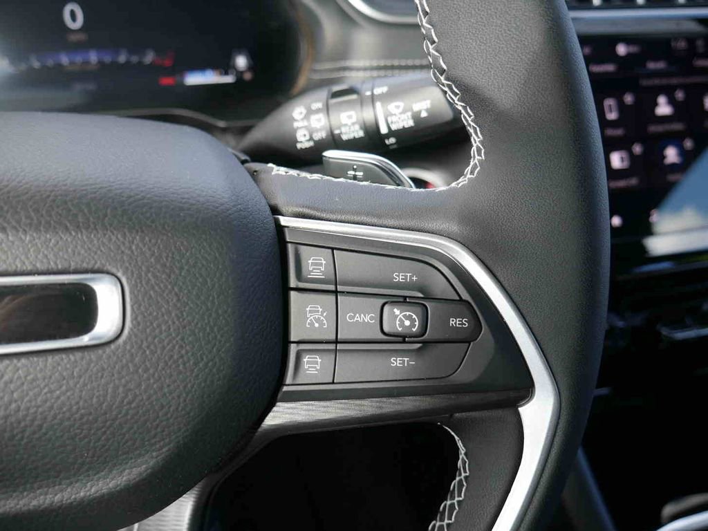 Used 2025 Jeep Grand Cherokee L Laredo w/ Trailer Tow Package image 36