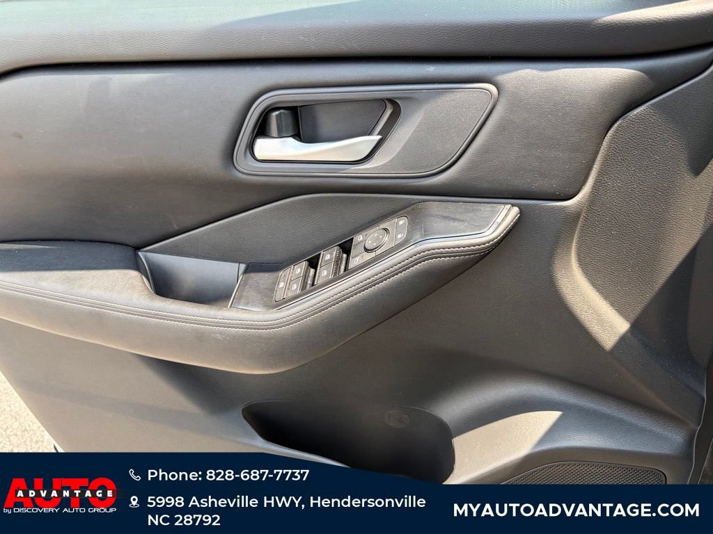Used 2025 Nissan Rogue SV AWD/4WD image 22