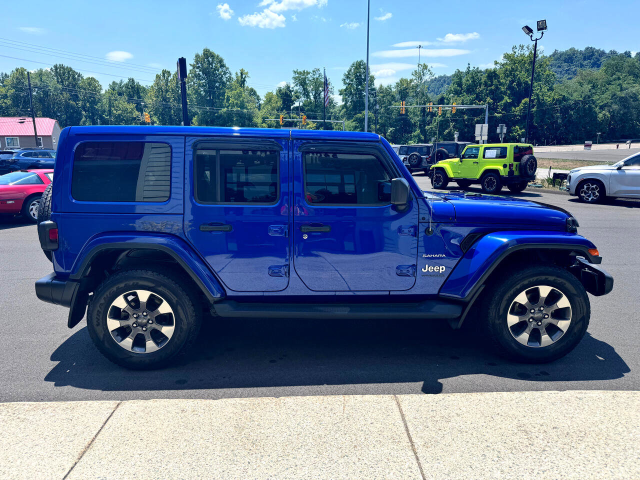 Used 2018 Jeep Wrangler Unlimited Sahara w/ Cold Weather Group image 6