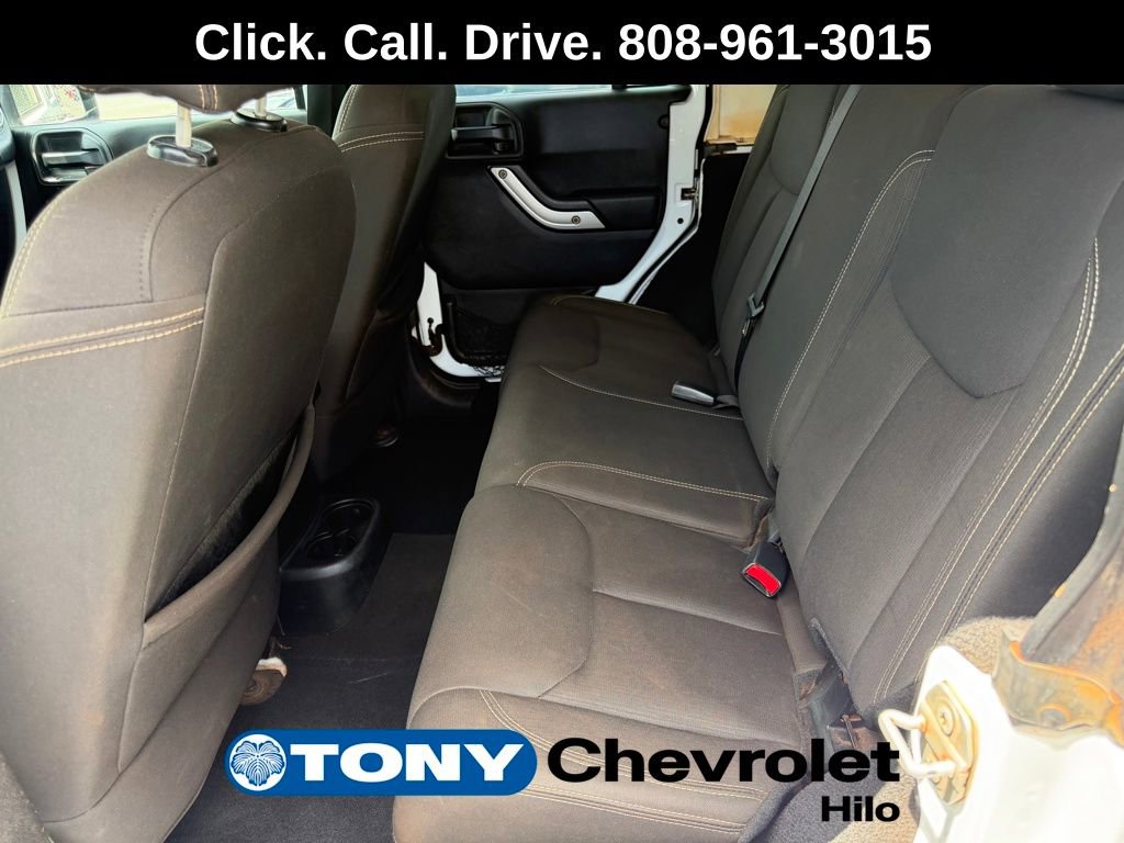 Used 2016 Jeep Wrangler Unlimited Sahara w/ Connectivity Group image 5