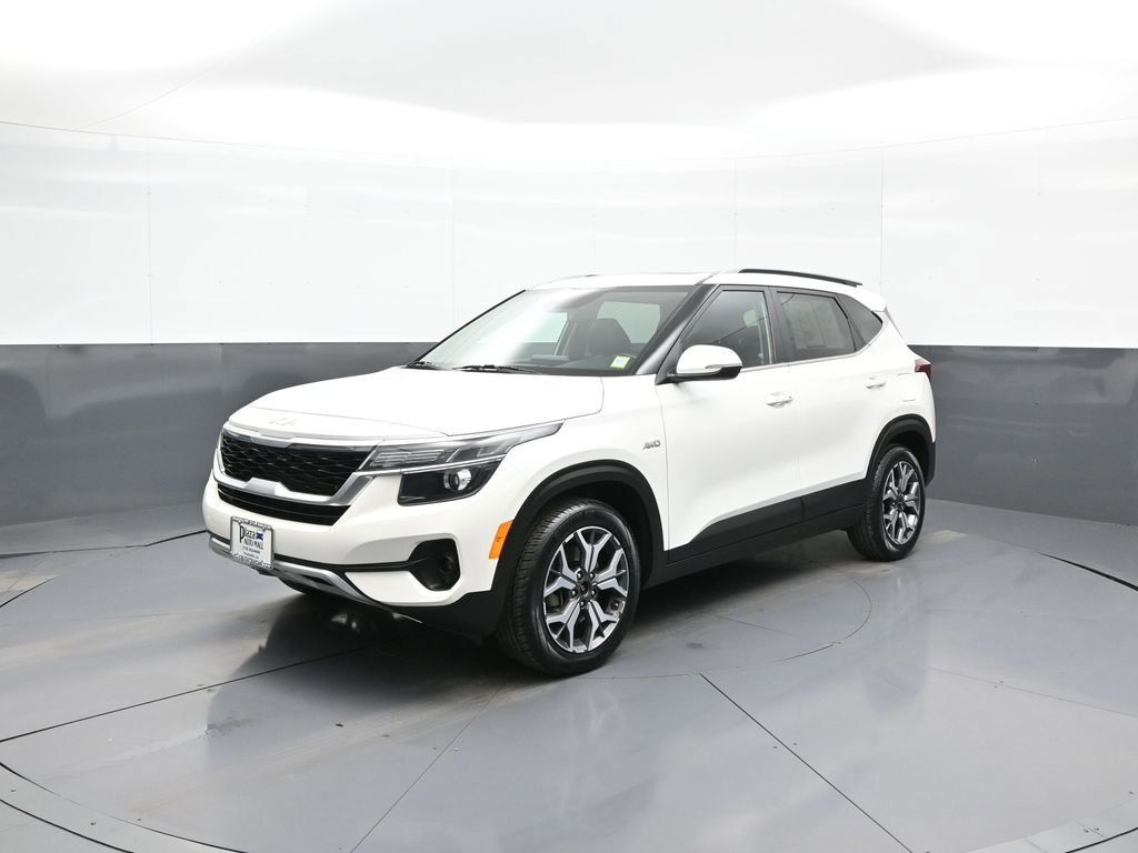 Certified 2022 Kia Seltos EX image 10