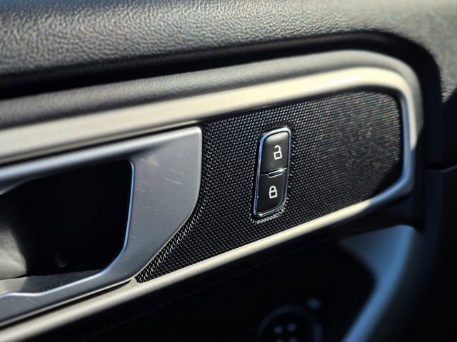 Used 2024 Ford Explorer XLT w/ Equipment Group 202A image 25