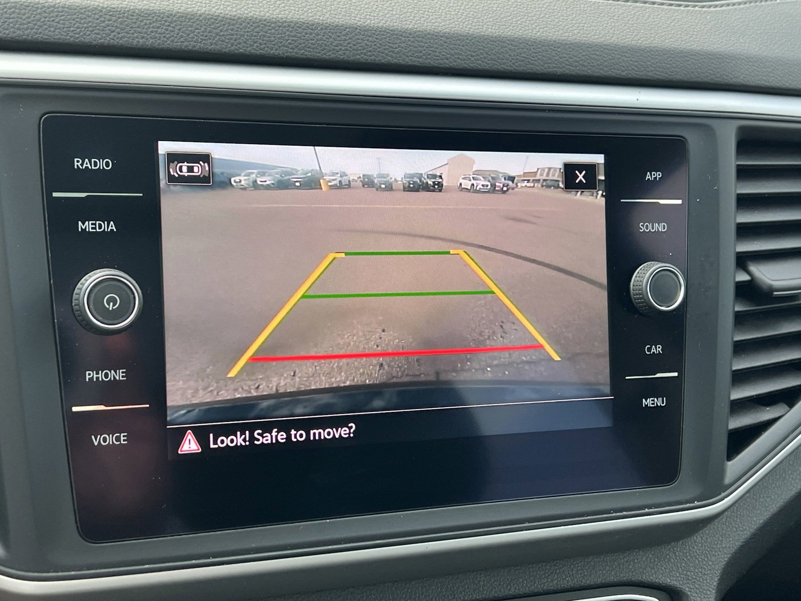 Used 2021 Volkswagen Atlas SE image 34