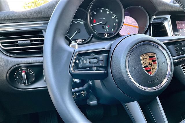 Used 2025 Porsche Macan AWD/4WD image 11