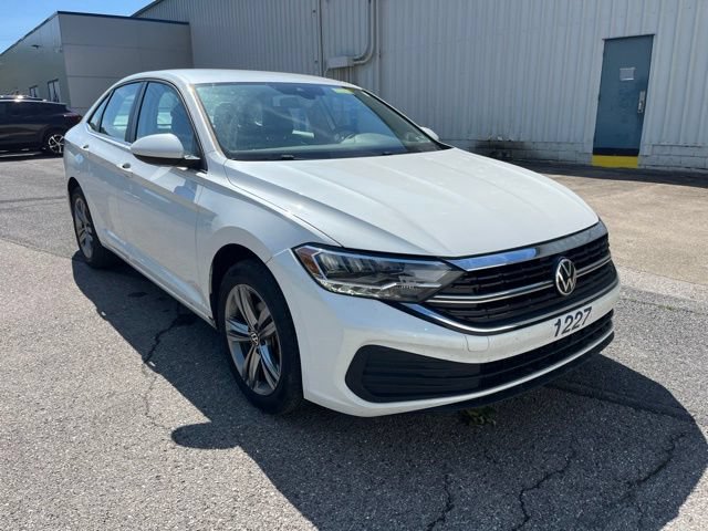Used 2023 Volkswagen Jetta SE FWD image 3