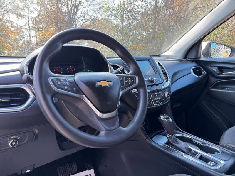 Used 2018 Chevrolet Equinox LT FWD image 6